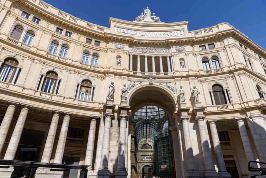 126 - Italia - Nápoles - galeria Príncipe Umberto I.jpg